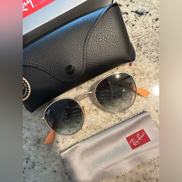 Ray-Ban Round Sunglasses - Picture 5 of 5